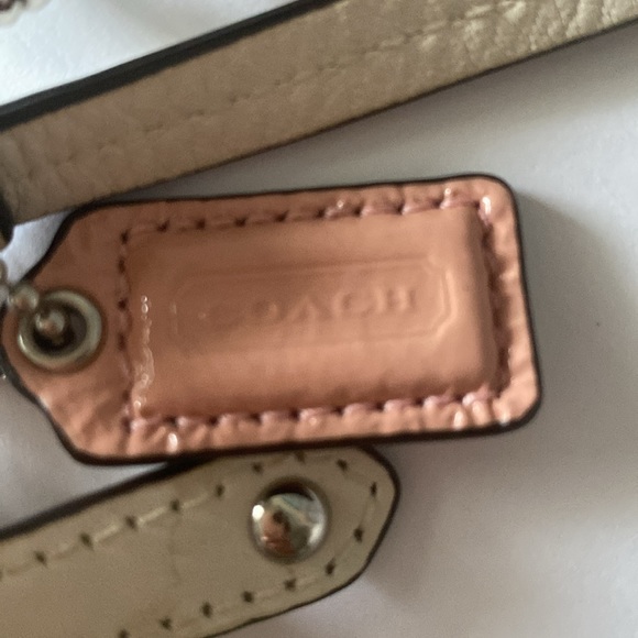 Coach Wristlet In Signature Design - Picture 4 of 7